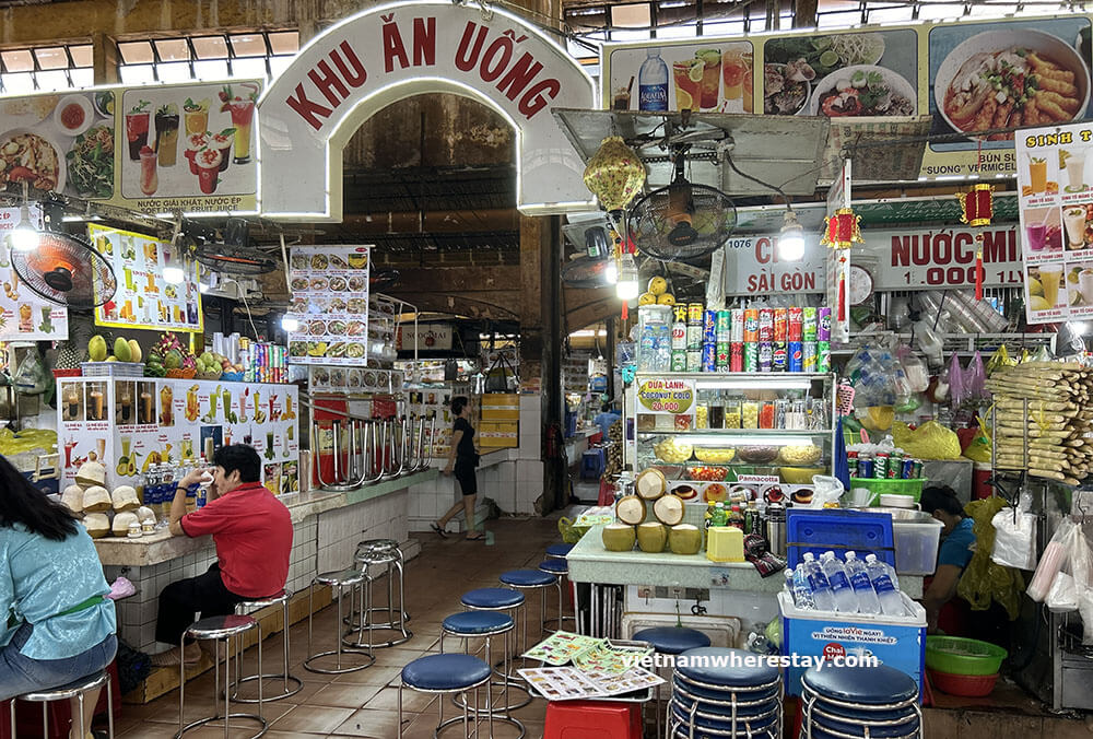 Food area in Ben Thanh Market