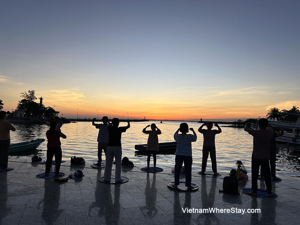 Mouth Duong Dong River