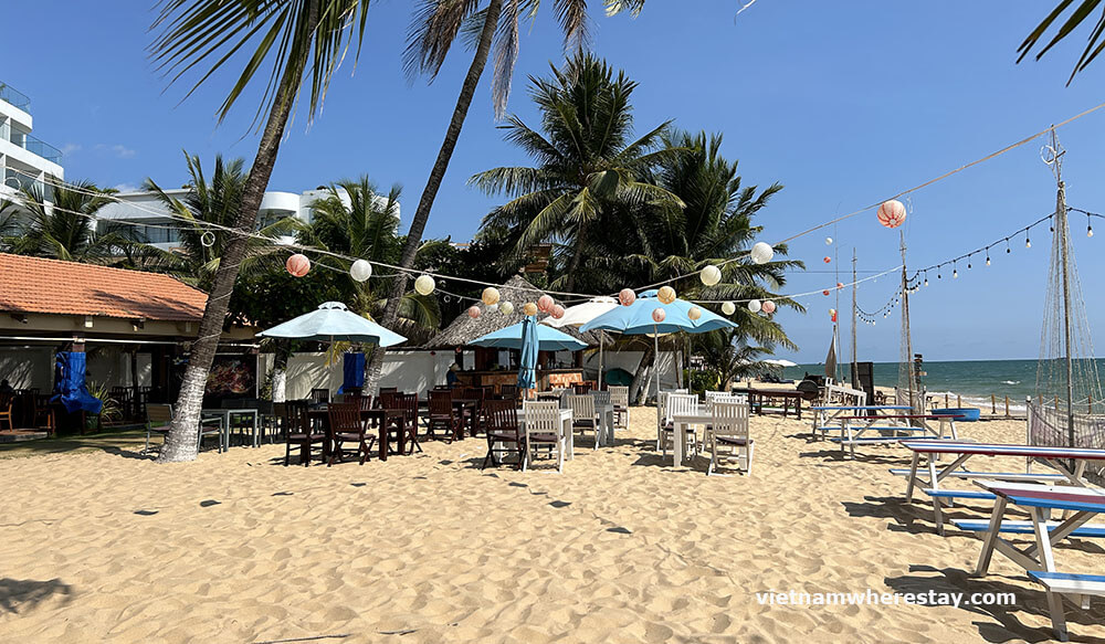 beach bar and restaurant at Sea Star