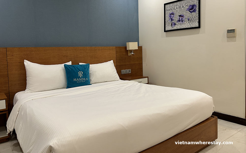 Double bed room at Mandila