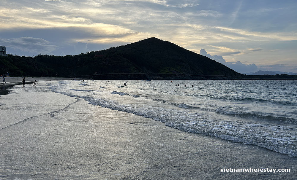 Beach at Hon Tre island