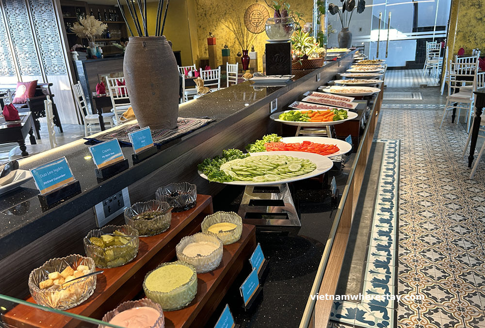 Breakfast at White Lotus