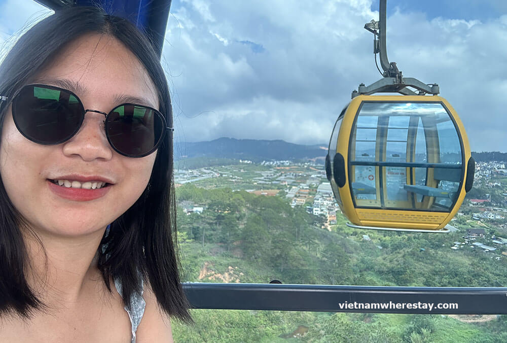 I'm on Dalat cable car