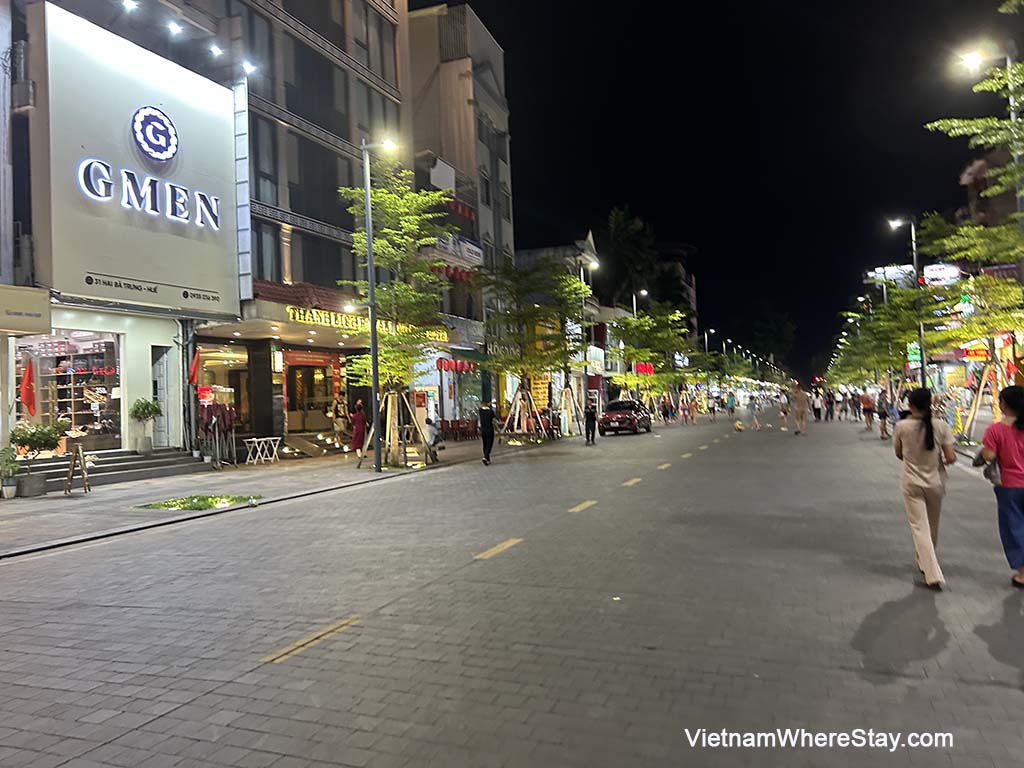 Hai Ba Trung Walking Street