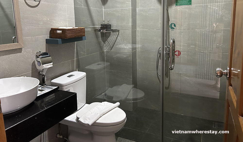 Square Villa Bathroom