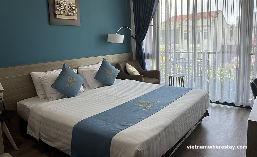 Square Villa bedroom