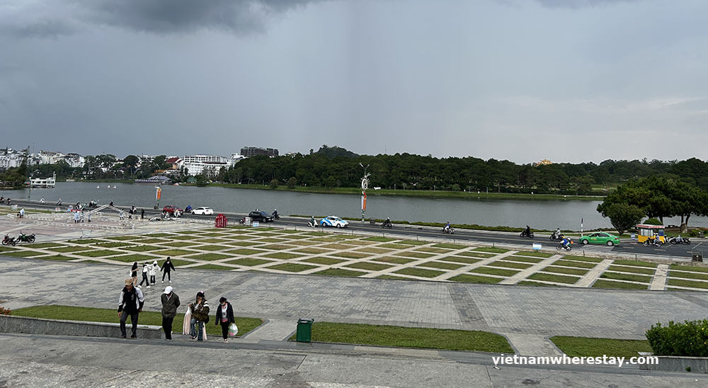 Xuan Huong lake