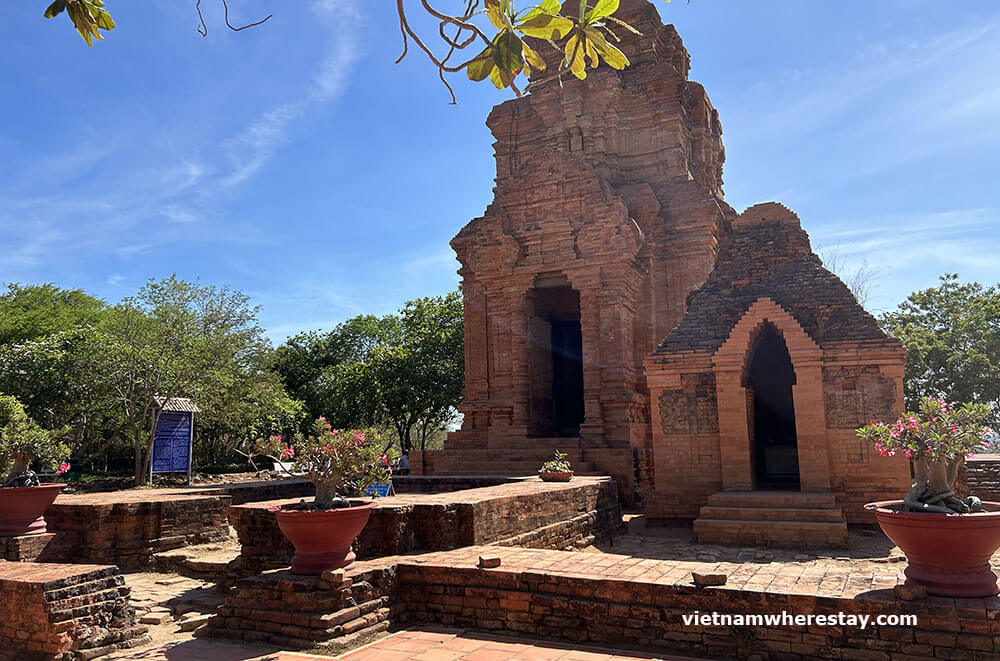 Po Sah Inu Cham Towers