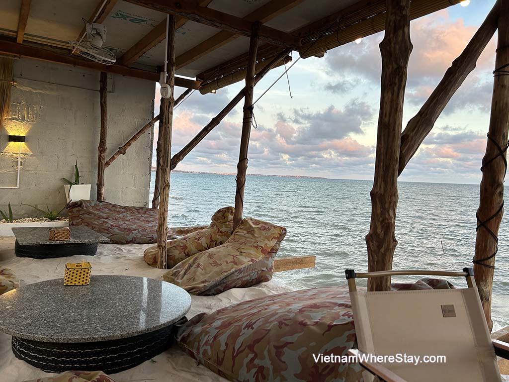 Cafe along Nguyen Dinh Chieu