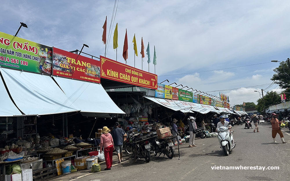 Dong Ba Market