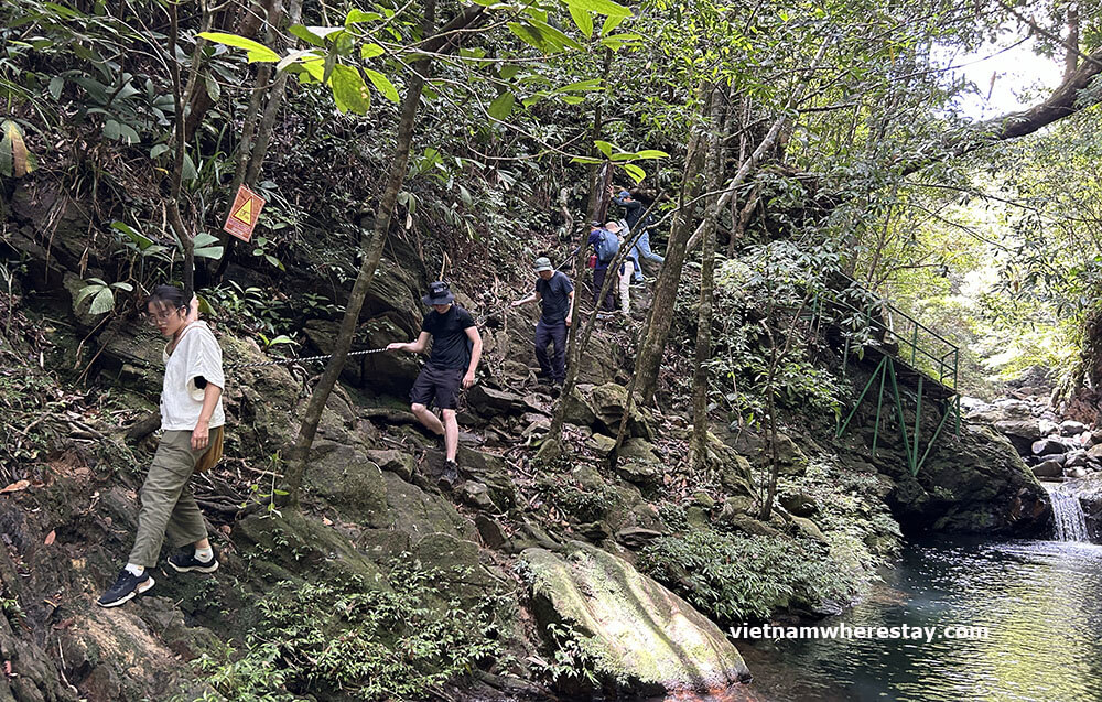 Hiking trail along Five Lakes