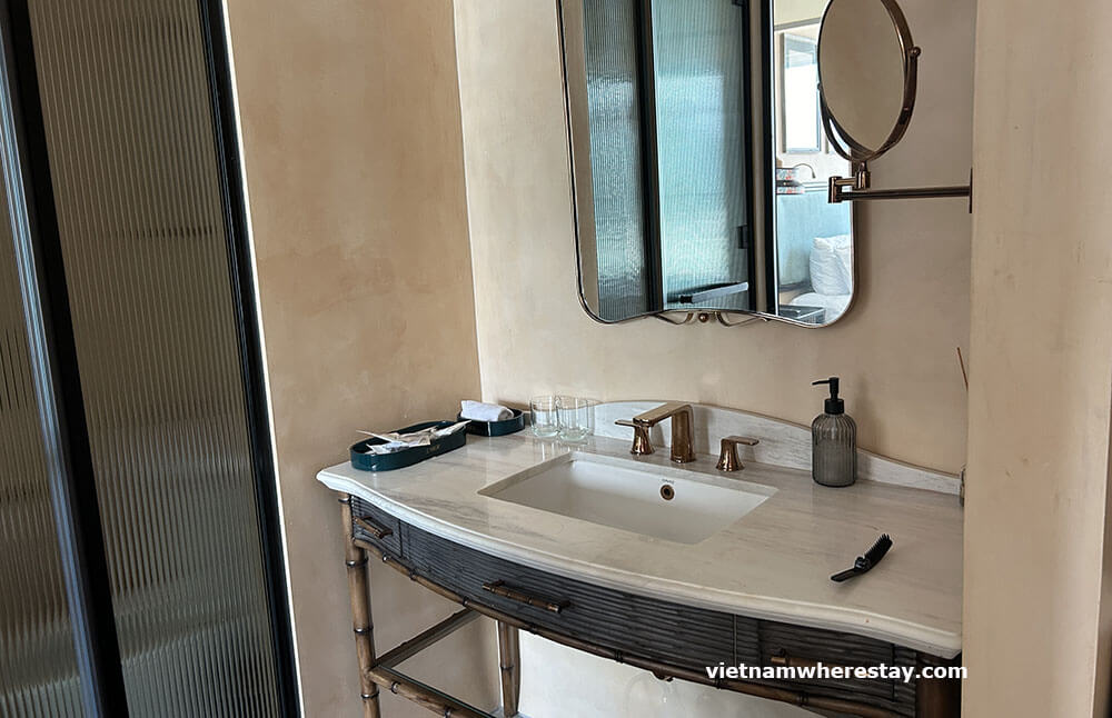 Lamor Hotel Bathroom