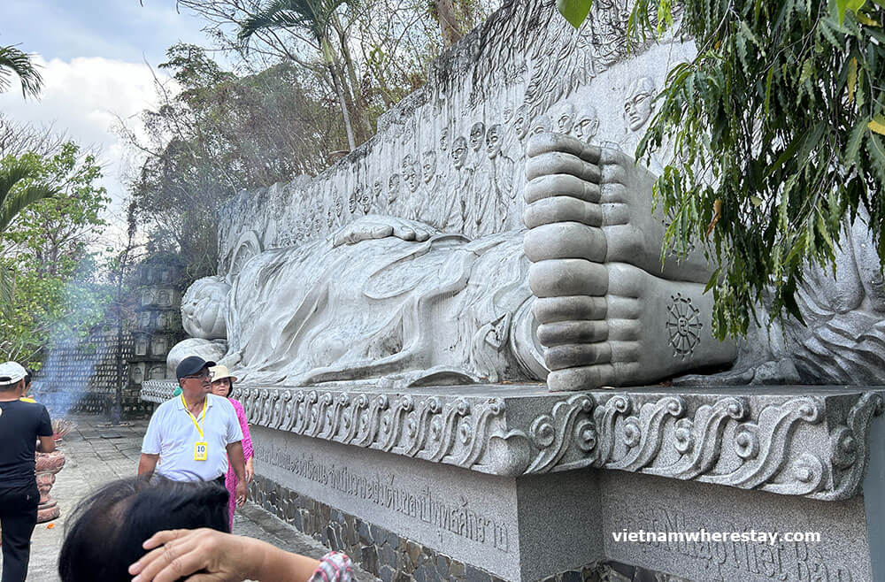Lying stature Long Son pagoda