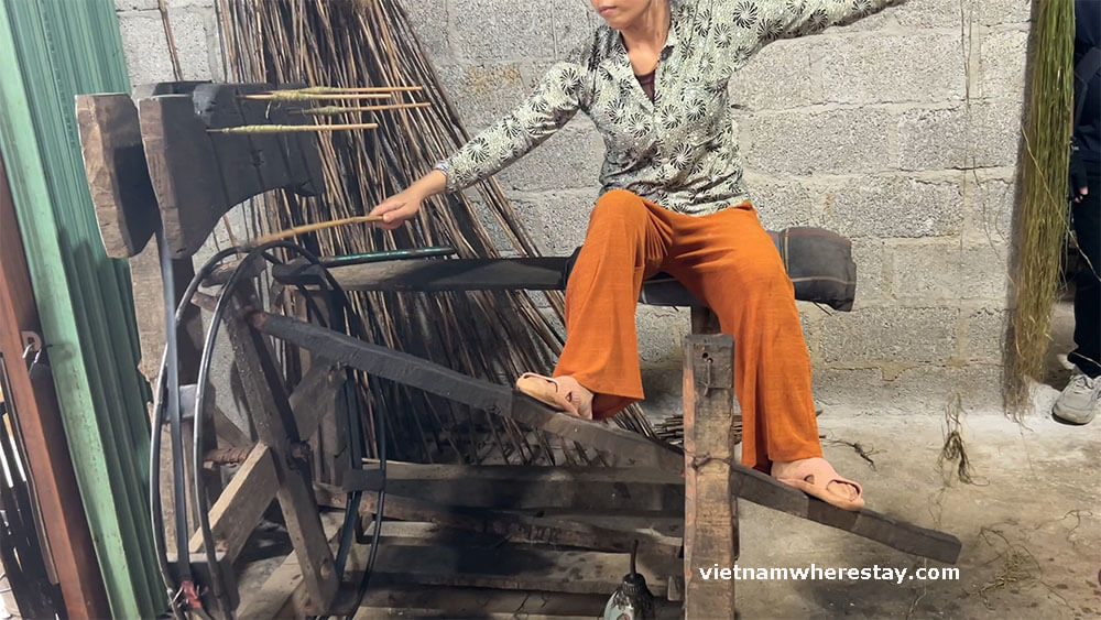 Can Ty brocade weaving village