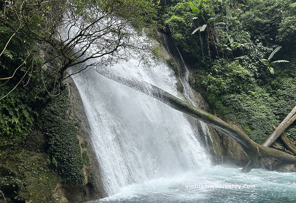 Khau Lan waterfall