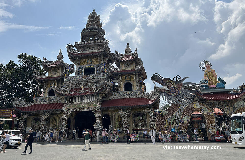 Linh Phuoc pagoda - one of my favorite things to do in Da Lat