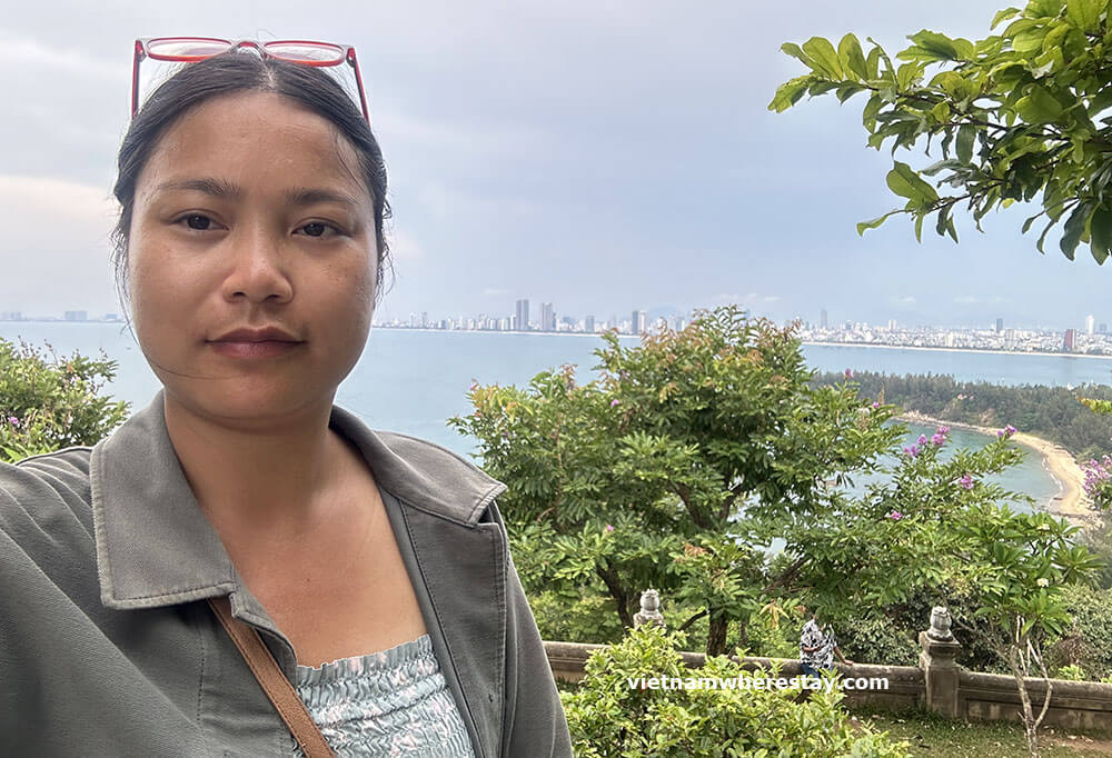 Me at Linh Ung pagoda
