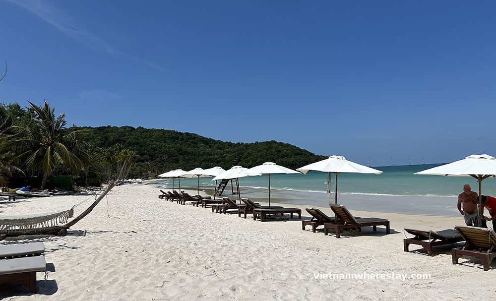 Sao Beach in April without crowds