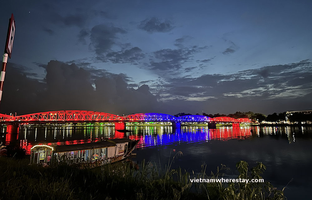 Trang Tien Bridge at night