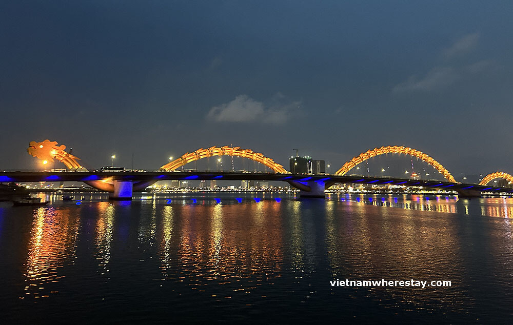Dragon Bridge at night
