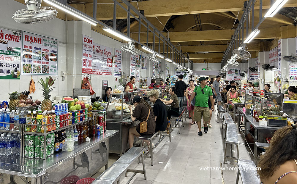 Food zone in Con Market