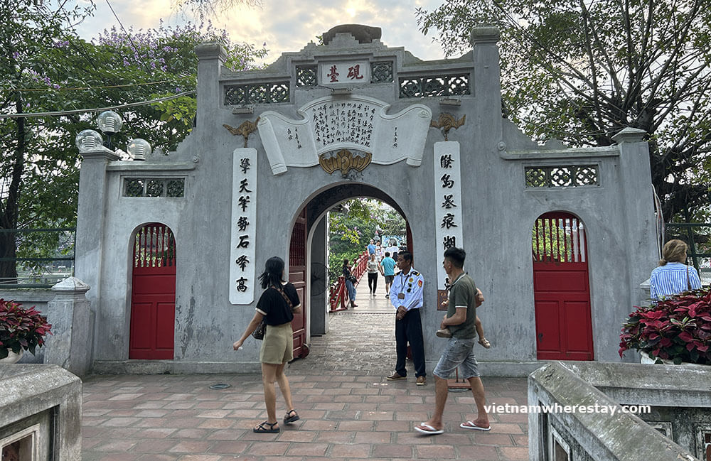Gate to The Huc Bridge