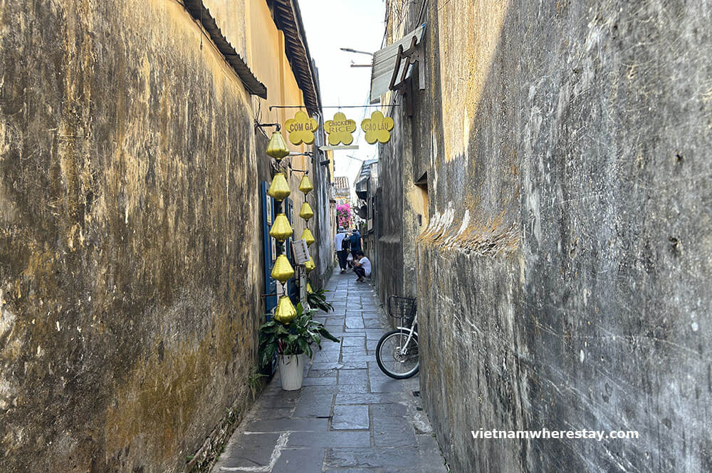 Small Alleyway in the old town