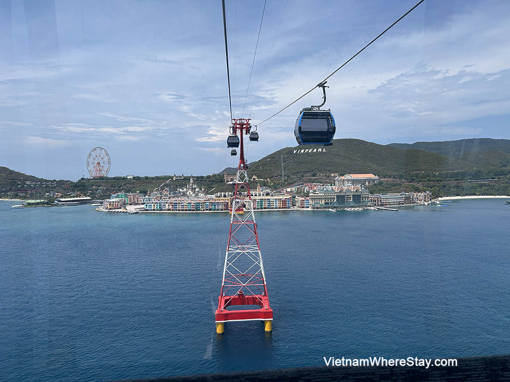 Cable car to Hon Tre island