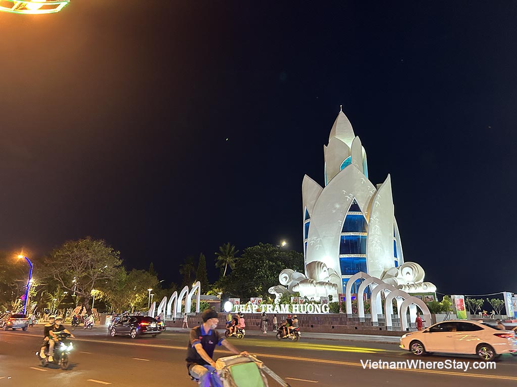 Main square Nha Trang at night
