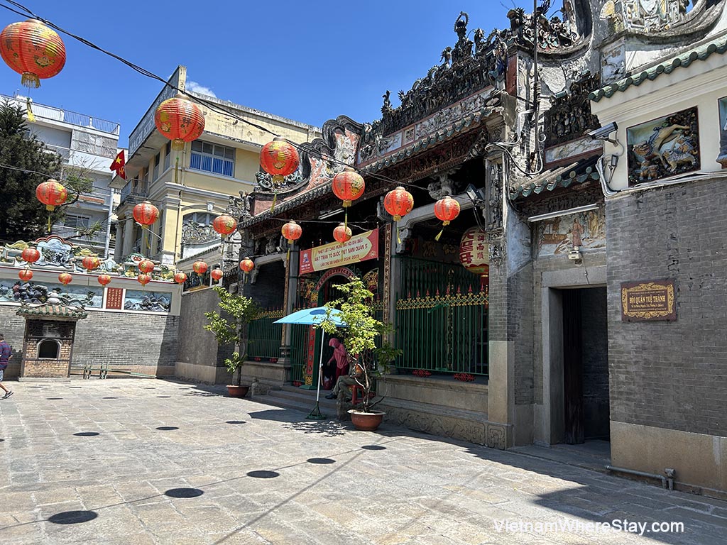 Entrance to Thien Hau pagoda