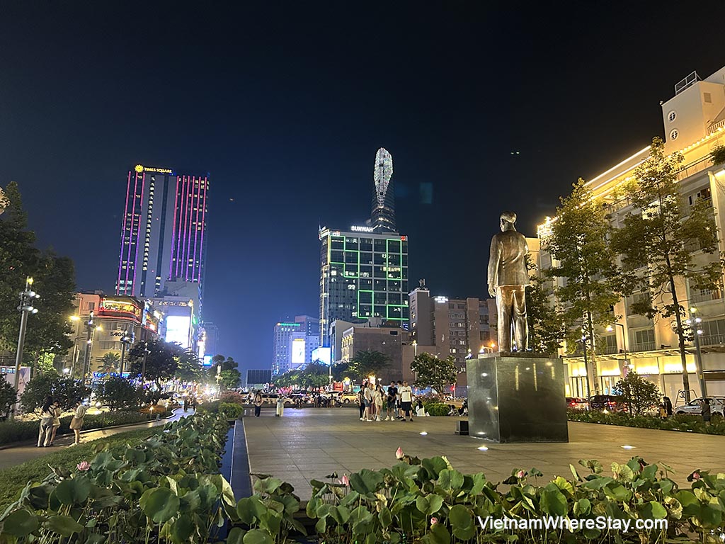 Nguyen Hue Walking st at night
