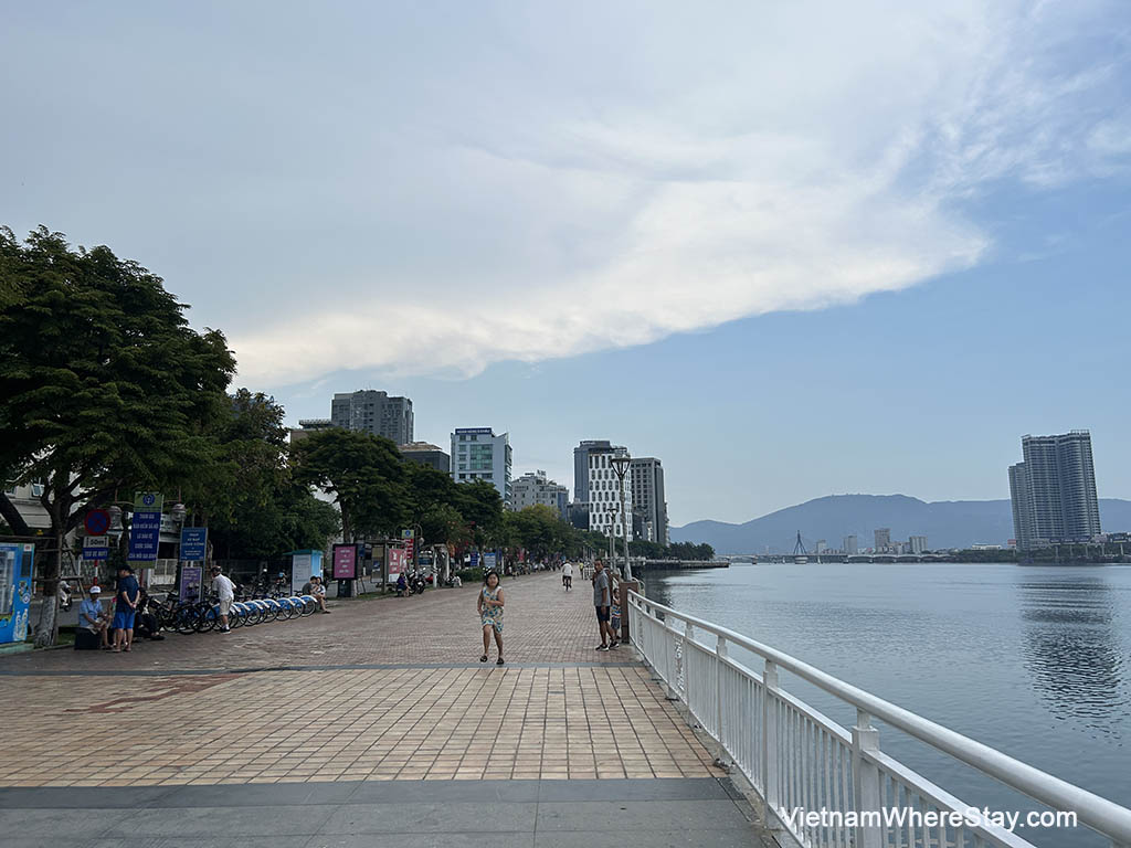 Bach Dang River promenade