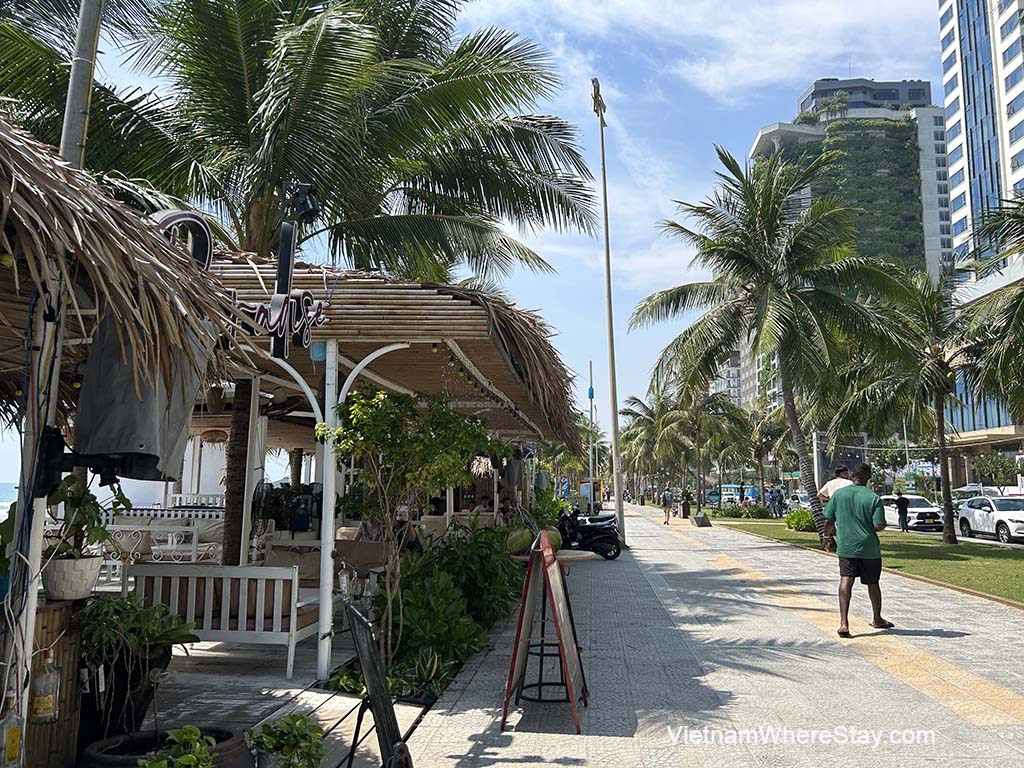 Cafes beachfront Da Nang