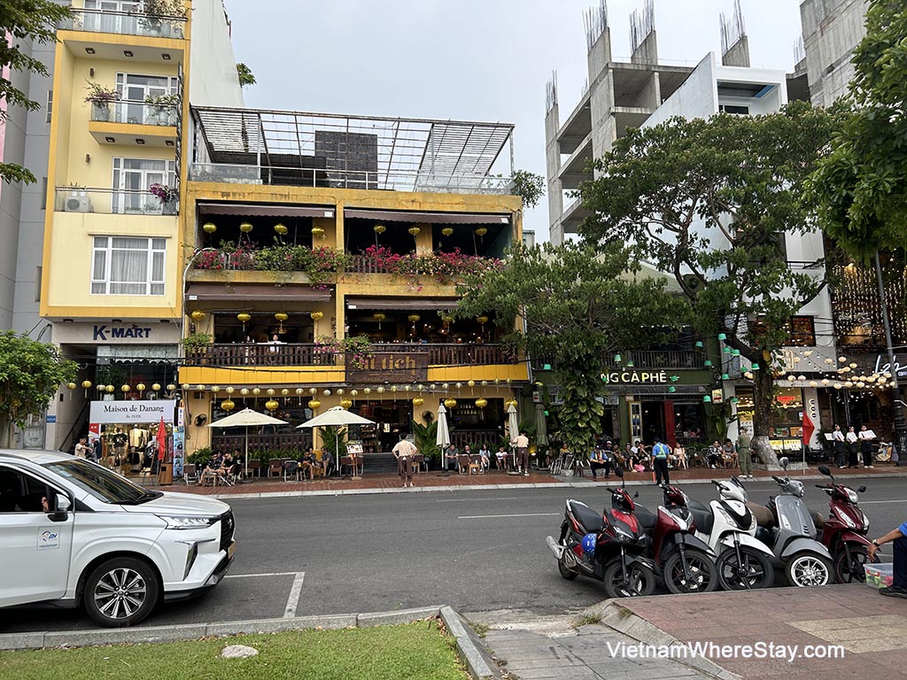 Cafes riverside Da Nang
