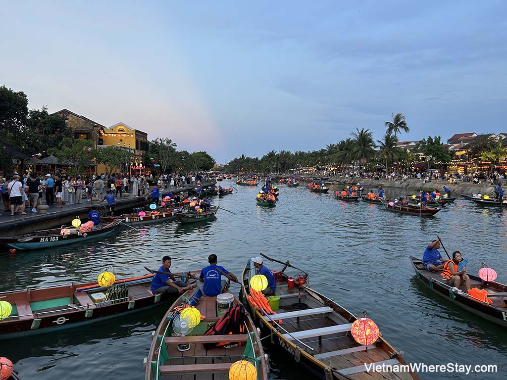 Thu Bon River at night