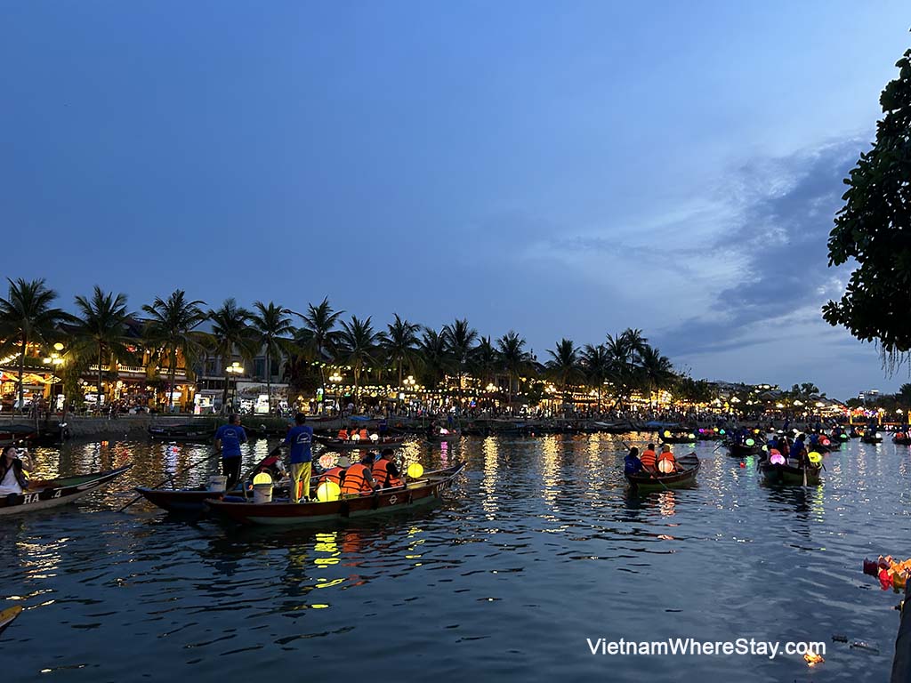 Thu Bon River at night