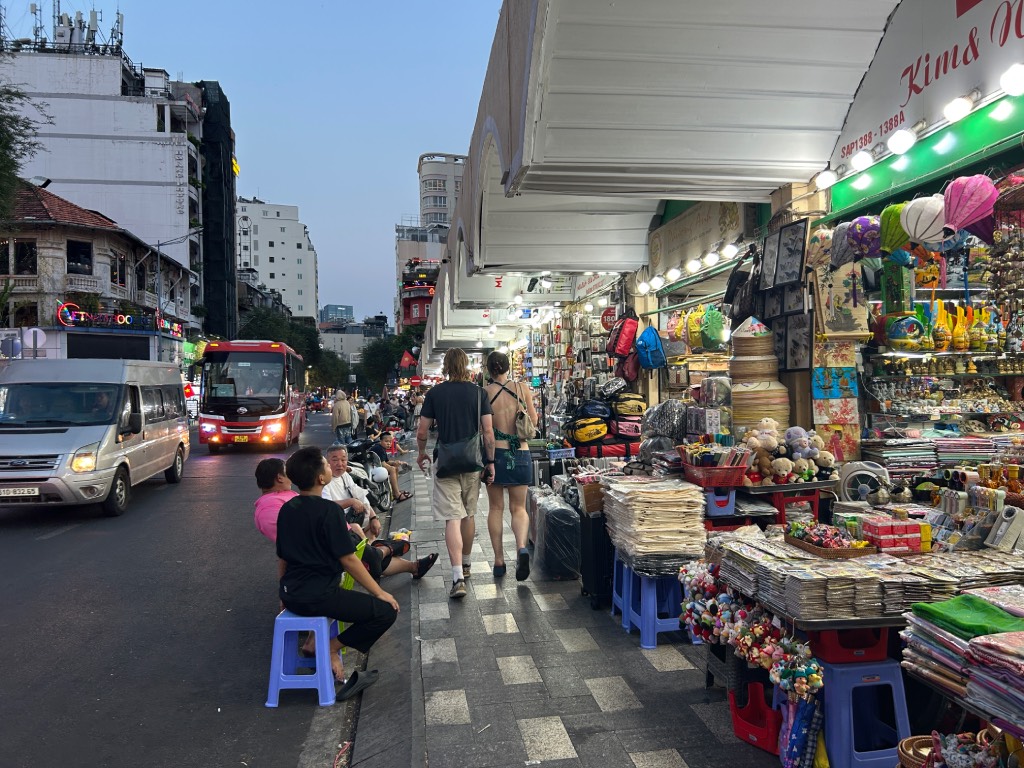 Ben Thanh market at night