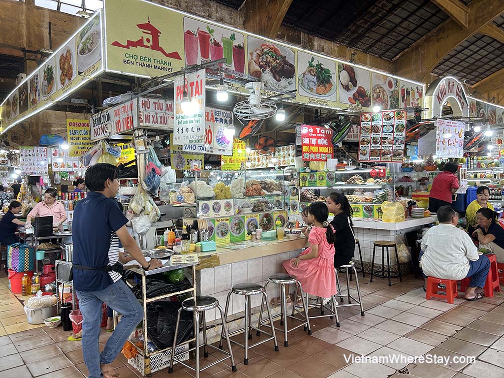 Food court Ben Thanh market