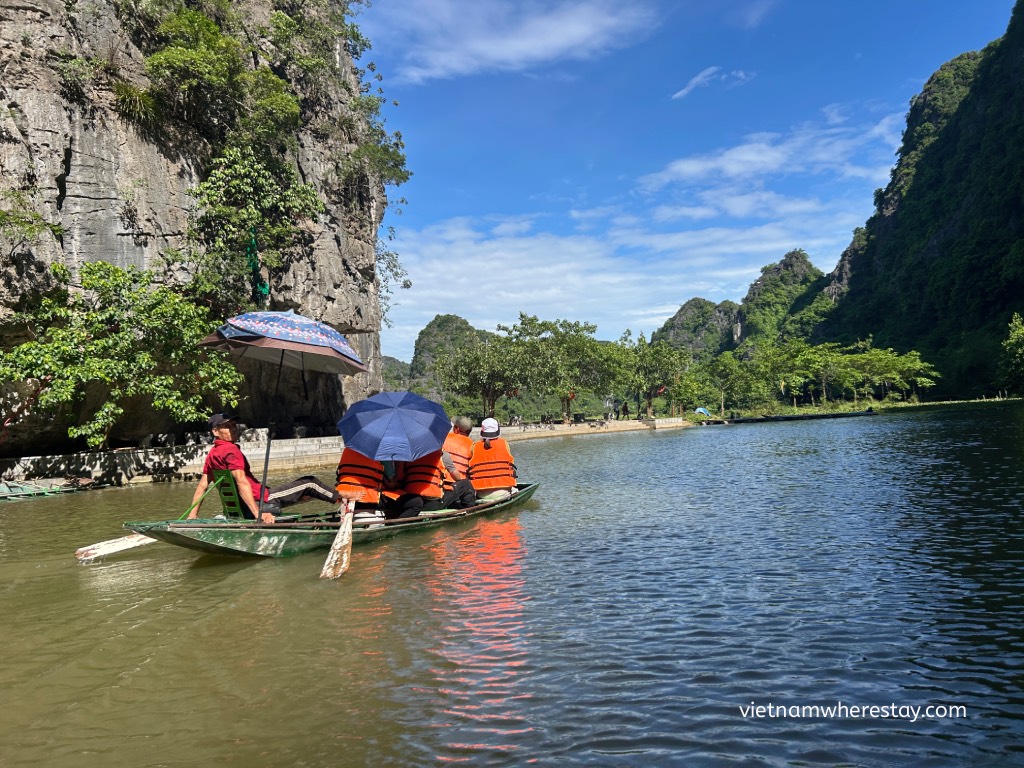 Bên Thanh whaft Tam Coc