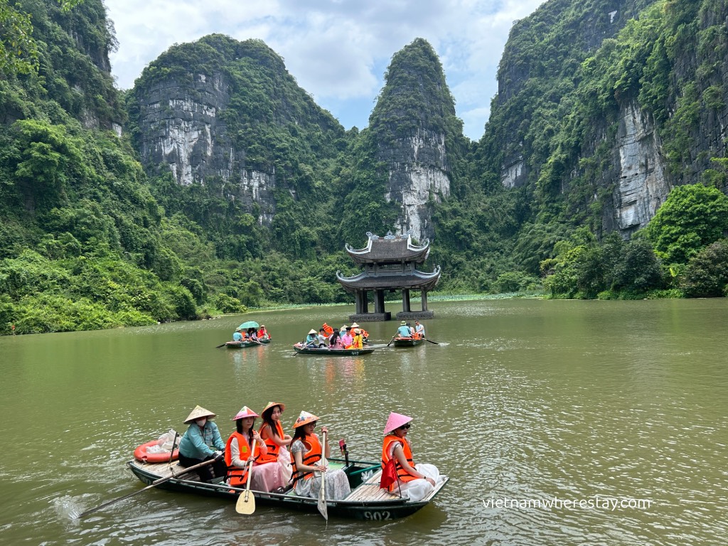 Water Temple on route 2 & 3 Trang An