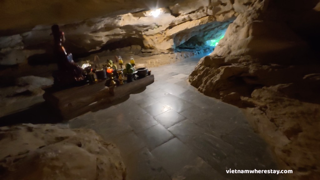 Cao Son Statue Bright Cave