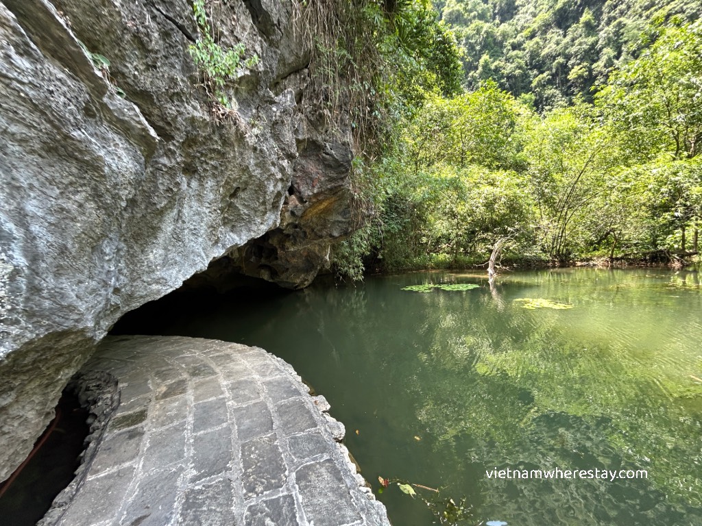 Cave link Suoi Tien Temple and Thung Voi Temple