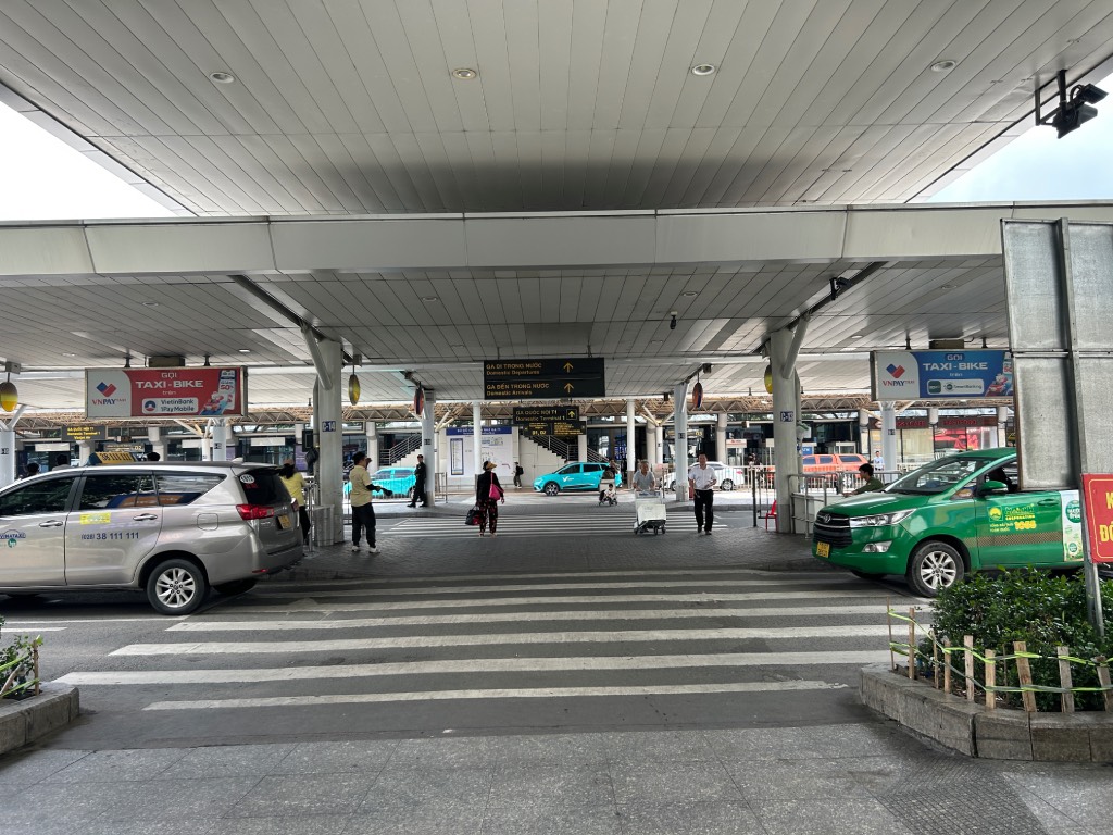 Cross the lanes to get to Grab pick up point domestic area