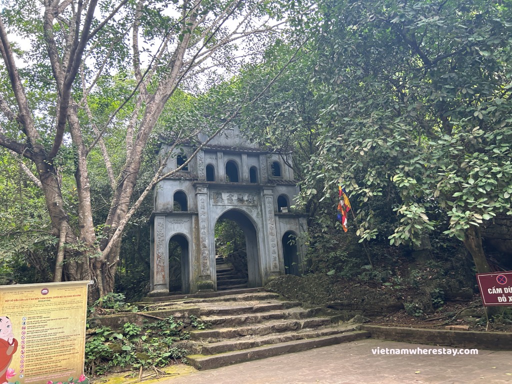 Entrance Gate Bai Dinh Ancient Pagoda