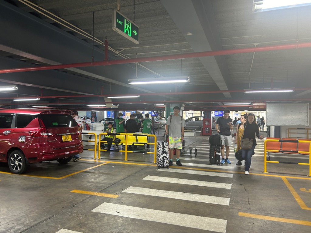 Grab pick up point Lane D1 domestic
