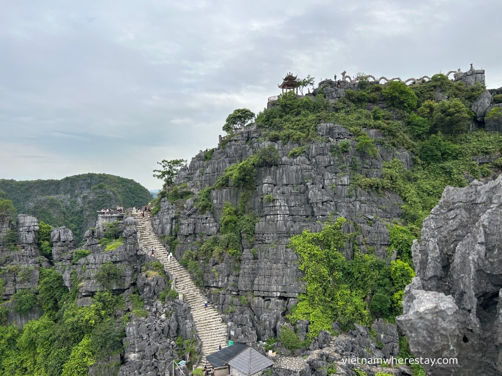 Mua Cave Lying Dragon Viewpoint