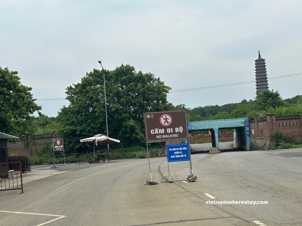 No Walking sign Entrance Bai Dinh