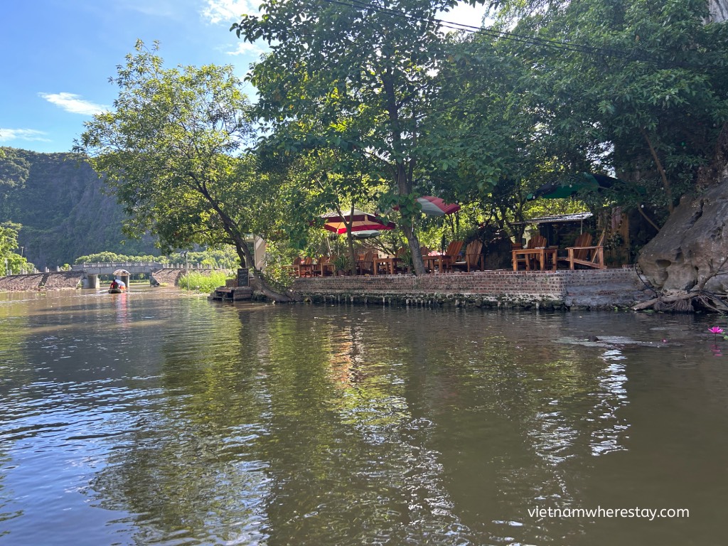 Riverside restaurants in Tam Coc