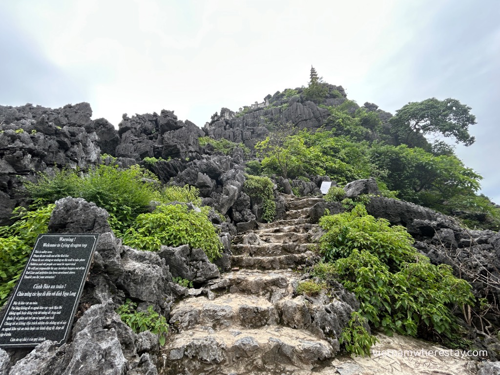 Stairs to the Small temple Viewpoint Mua Cave