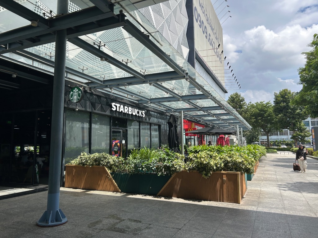Starbucks at TSN domestic arrivals